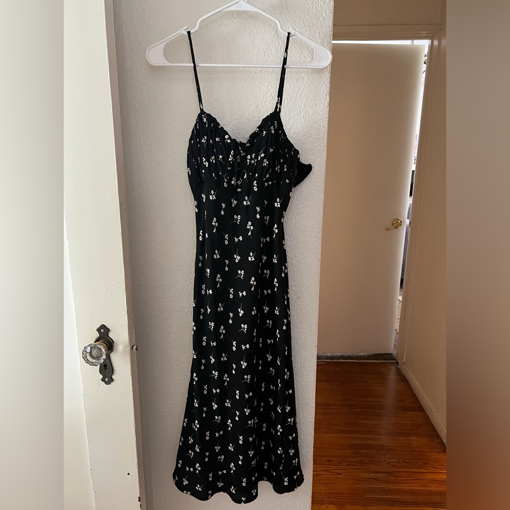 Audrey 3+1 Black with White Floral Midi Dress